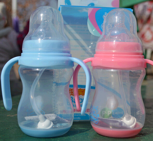 Wholesale BPA free safe 240ml baby feeding bottle with handle