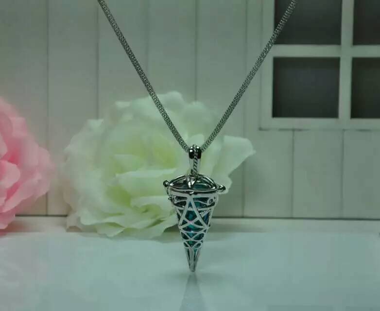 Wholesale triangle shape pendant essential oil necklaces