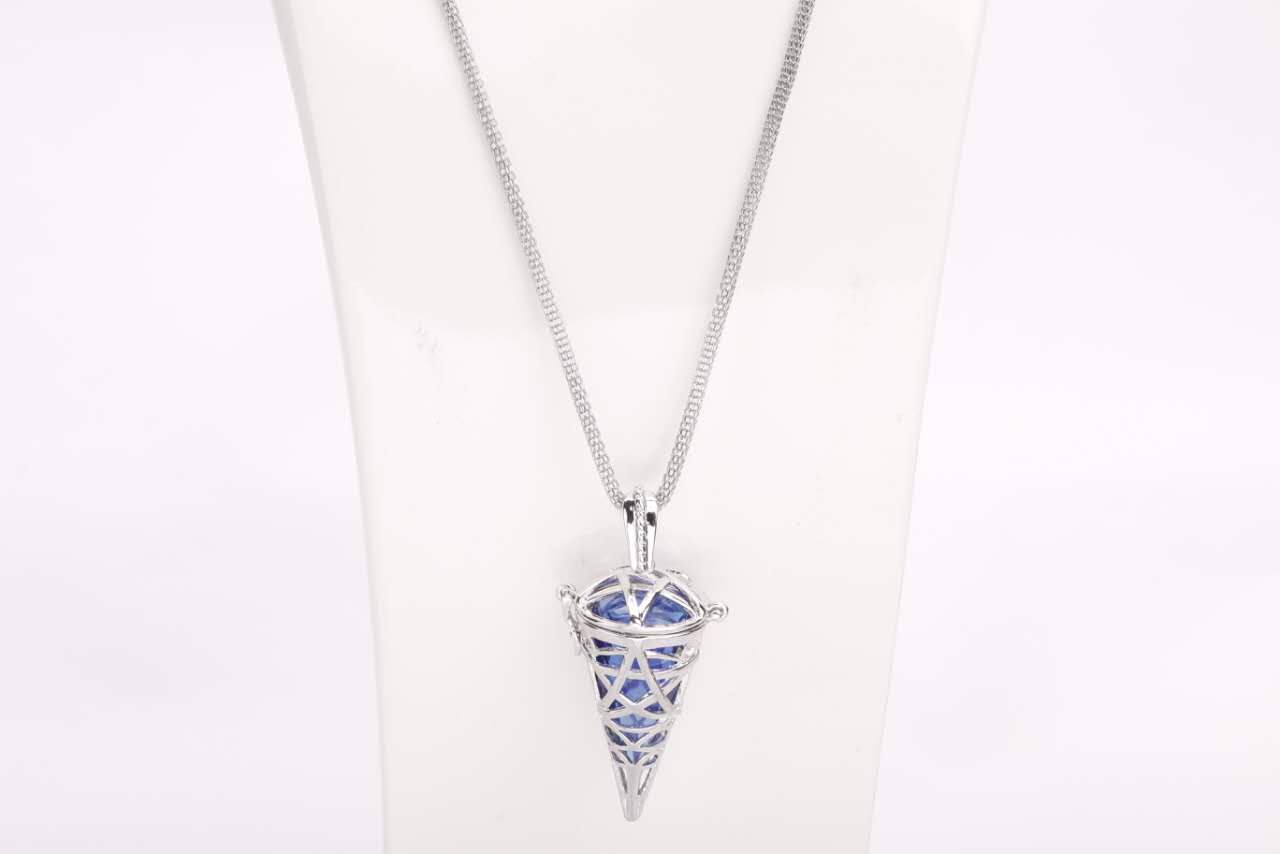 Wholesale hollow pendant essential oil necklace, perfume diffuser necklace