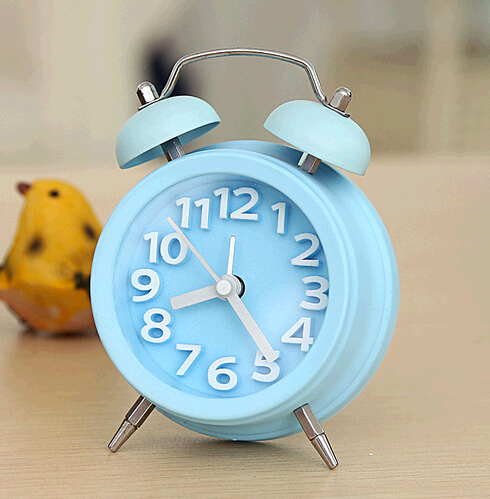Promomtional blue color round shape metal desk clock