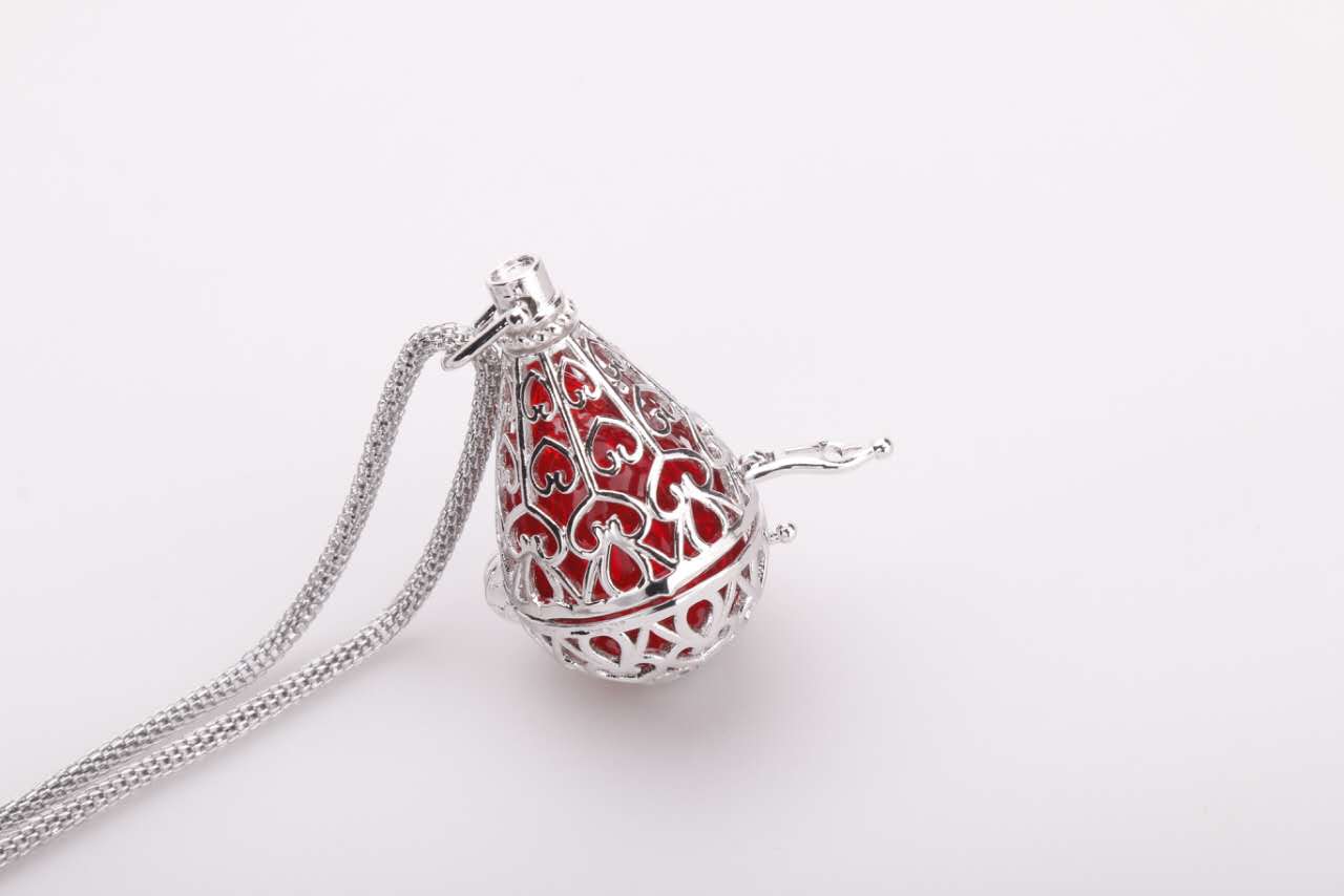 Wholesale triangle shape pendant essential oils diffuser necklace or aromatherapy jewelry diffusers