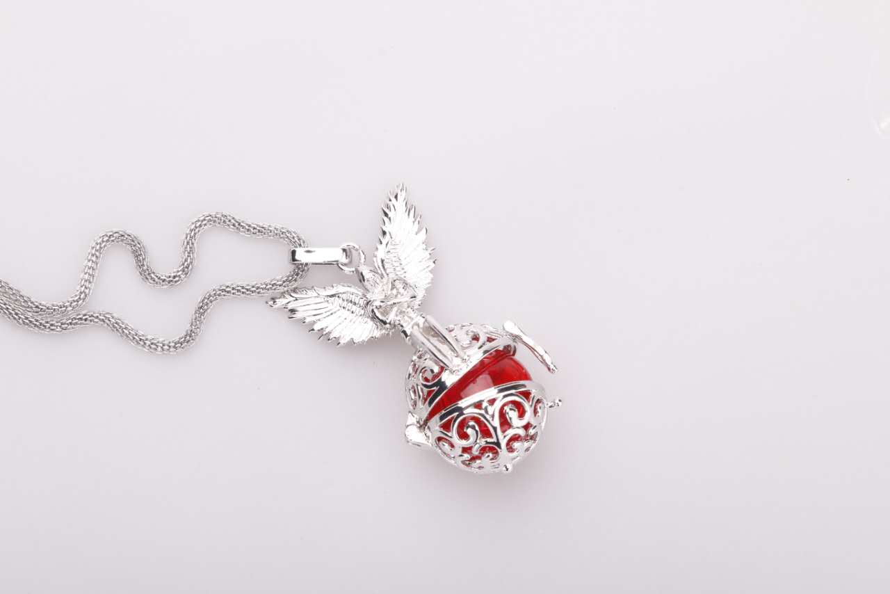 wholesale aromatherapy essential oil necklace with hollow pendant, perfume oil necklace