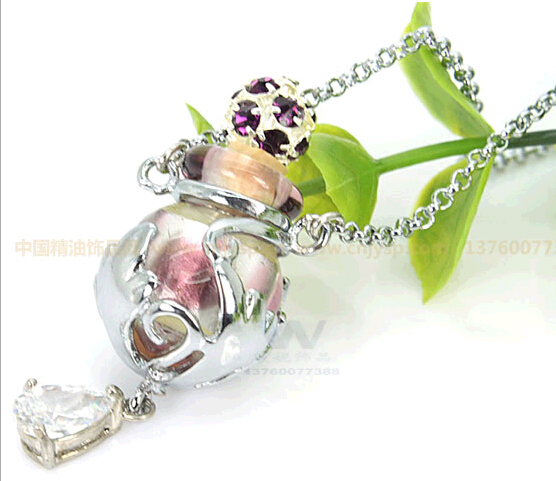 With metal pendant frame murano glass essential oil diffuser necklace