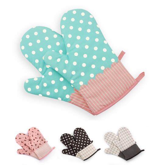 Promotional lovely green color cotton material heat insulation glove