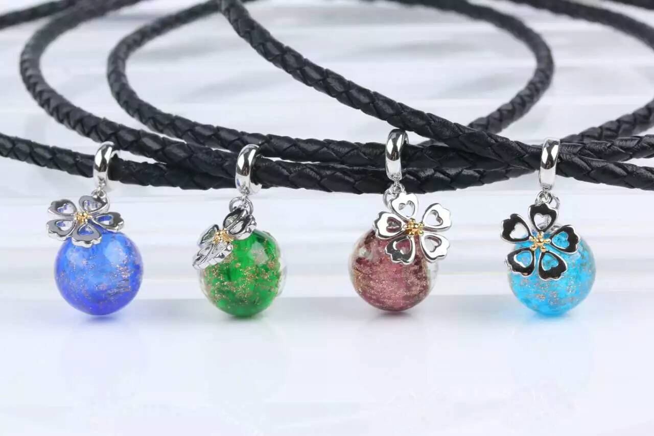 Wholeale with flower pendant genuine leather essencial oil diffuser necklace