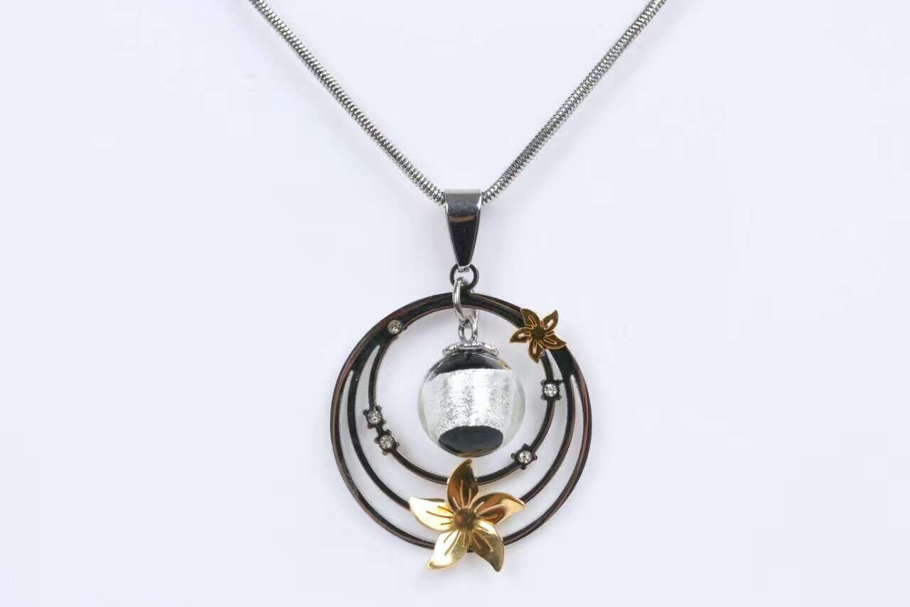 Wholesale vintage style fashional 3 cricle white bottle shape essencial oil necklace