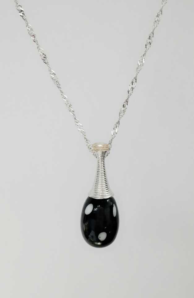 Wholesale black color wine bottle essencial oil diffuser necklace