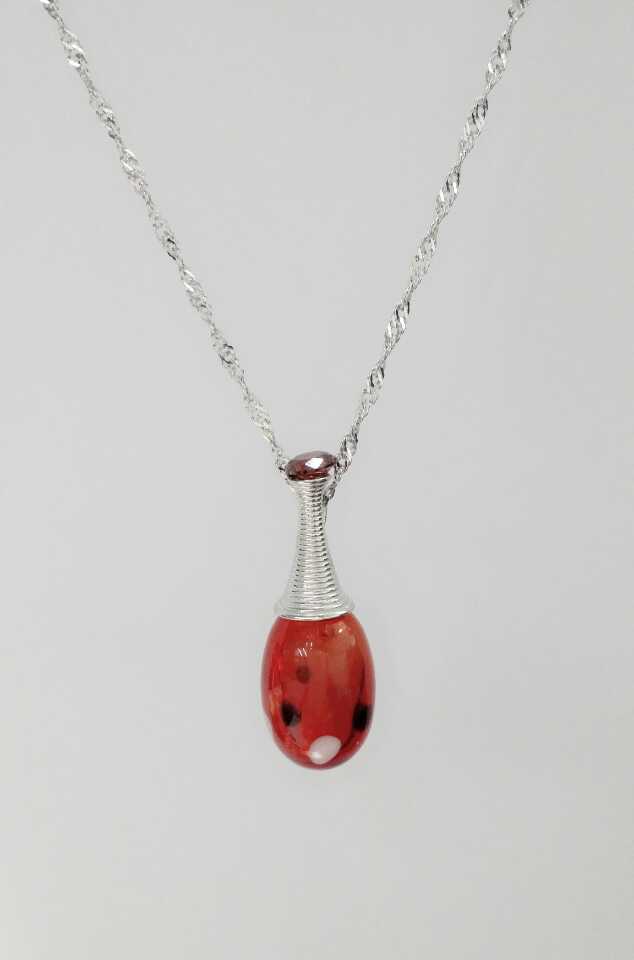 Wholesale red color bottle shape essencial oil necklace