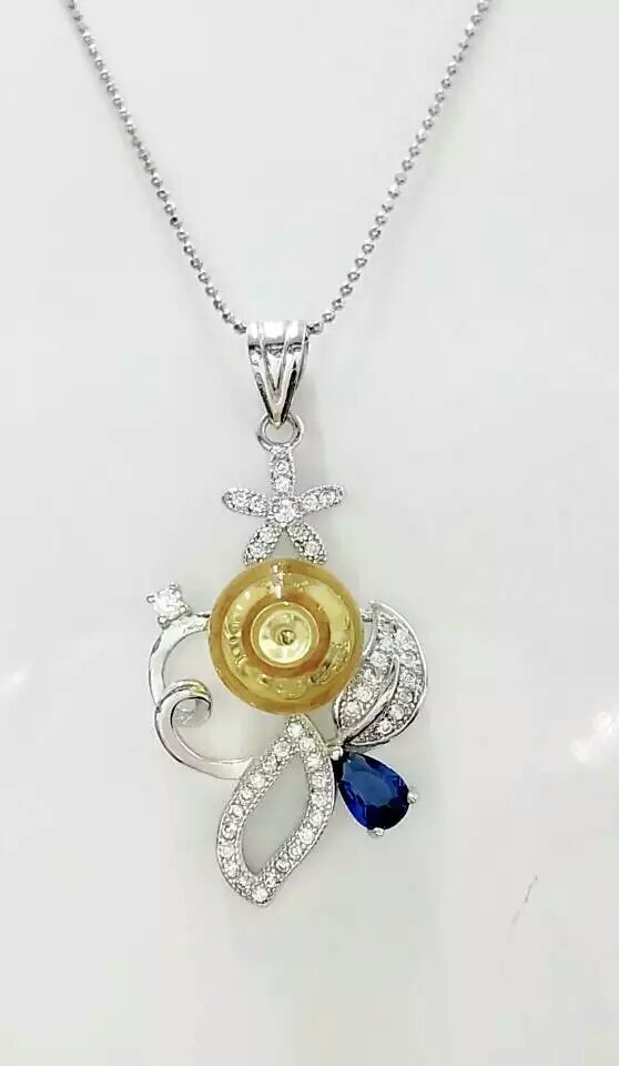 Wholesale fashonal new style flower alloy frame essencial oi yellow bottle diffuser necklace