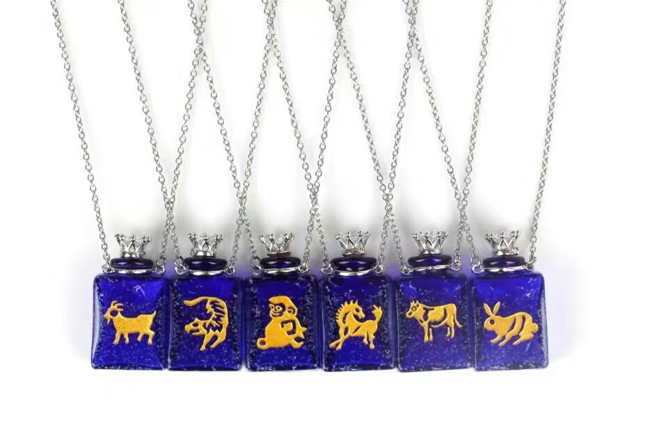 Wholesale blue color twelve animal bottle essencial oil necklace