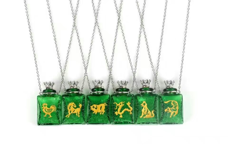 Wholesale green color twelve animal bottle essencial oil necklace