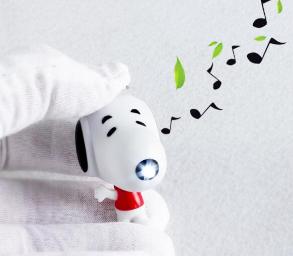 Promotional snoopy shape with sound and led flashlight keychain